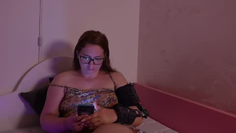 Snapshot of pawg_official chatting on May 21, 12:39 am pawg_official online show from May 21, 12:39 am