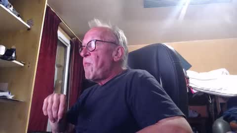 Snapshot of pc8474408 chatting on September 11, 7:25 pm pc8474408 online show from September 11, 7:25 pm