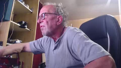 Snapshot of pc8474408 chatting on October 9, 9:40 am pc8474408 online show from October 9, 9:40 am