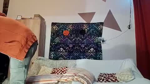 Snapshot of peacefulness93 chatting on March 22, 1:53 am peacefulness93 online show from March 22, 1:53 am