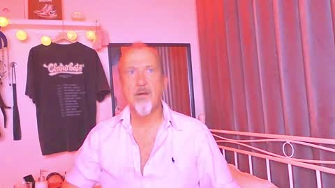 Snapshot of peacetous chatting on December 24, 3:27 am Marc online show from December 24, 3:27 am