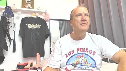 Snapshot of peacetous chatting on December 25, 6:19 pm Marc online show from December 25, 6:19 pm