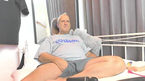 Snapshot of peacetous chatting on January 4, 4:44 am Marc online show from January 4, 4:44 am