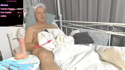 Snapshot of peacetous chatting on February 17, 7:53 pm Marc online show from February 17, 7:53 pm