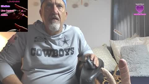 Snapshot of peacetous chatting on November 6, 4:35 am Marc online show from November 6, 4:35 am