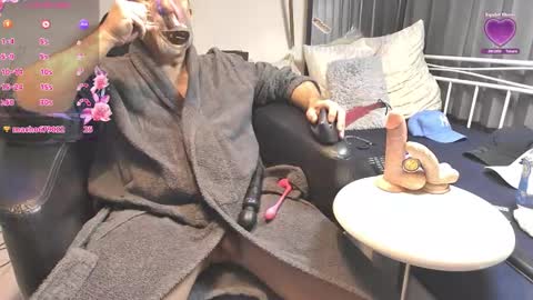 Snapshot of peacetous chatting on November 12, 4:24 am Marc online show from November 12, 4:24 am