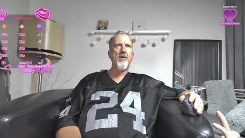 Snapshot of peacetous chatting on November 29, 7:06 pm Marc online show from November 29, 7:06 pm