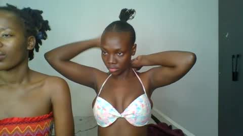 Snapshot of peach_ebonny chatting on August 2, 10:19 pm peach_ebonny online show from August 2, 10:19 pm