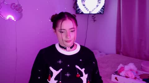 peacherry_ online show from December 4, 1:14 am