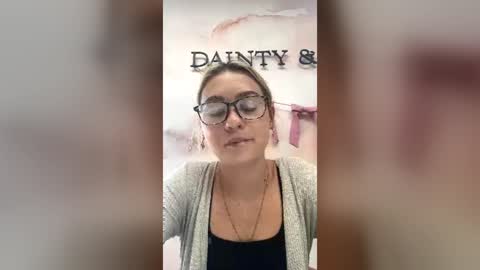 Snapshot of peachesncreampiezz chatting on June 24, 5:45 pm peachesncreampiezz online show from June 24, 5:45 pm