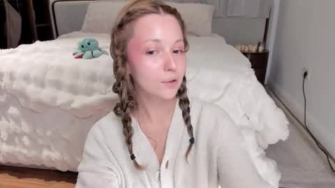 Lili online show from December 1, 7:24 am