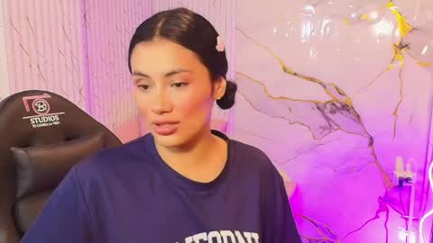 Snapshot of peachy_tay chatting on May 7, 11:37 am peachy_tay online show from May 7, 11:37 am