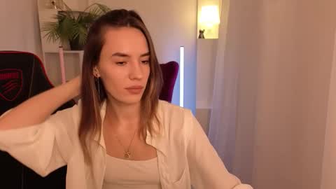 Snapshot of peachychic chatting on December 5, 6:11 am Sun online show from December 5, 6:11 am