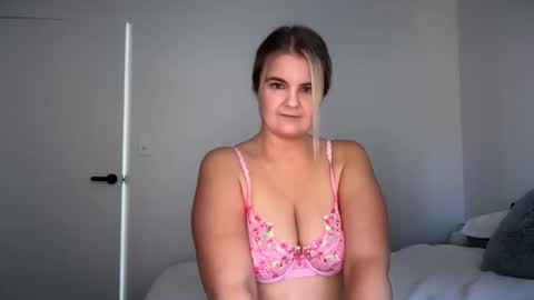 peachyrose_ online show from May 7, 12:16 am