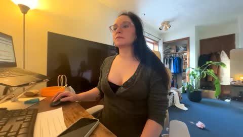 PeachyObsession online show from February 17, 9:32 pm