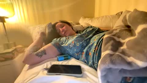 PeachyObsession online show from April 6, 3:15 am