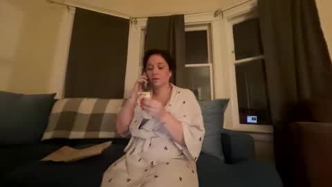 PeachyObsession online show from April 29, 4:05 am