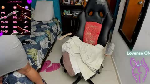 Snapshot of peanut_tangerine chatting on November 18, 1:00 am Tangerine Penaut online show from November 18, 1:00 am