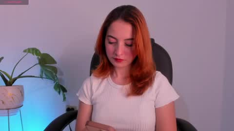 Snapshot of pear__moon chatting on May 22, 4:41 am LILLY online show from May 22, 4:41 am
