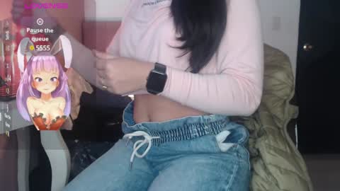 Snapshot of pearl_3 chatting on December 3, 7:33 pm Pearl online show from December 3, 7:33 pm