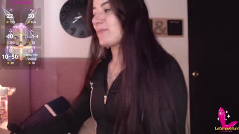 Snapshot of pearl_3 chatting on December 13, 8:58 pm Pearl online show from December 13, 8:58 pm