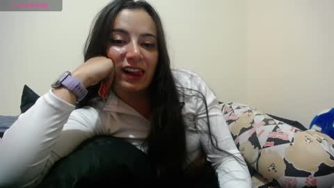 Snapshot of pearl_3 chatting on January 21, 6:33 am Pearl online show from January 21, 6:33 am