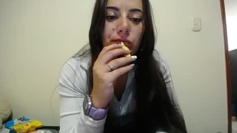 Snapshot of pearl_3 chatting on March 12, 11:33 pm Pearl online show from March 12, 11:33 pm