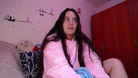 Snapshot of pearl_3 chatting on September 29, 3:33 am Pearl online show from September 29, 3:33 am