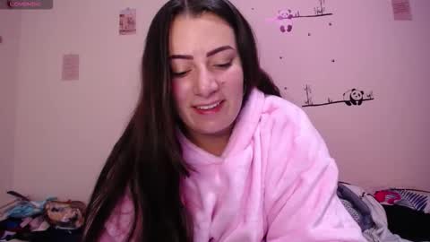 Snapshot of pearl_3 chatting on October 15, 4:12 am Pearl online show from October 15, 4:12 am