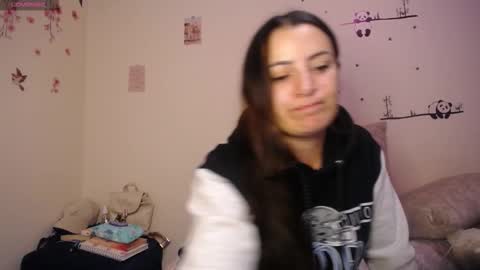 Snapshot of pearl_3 chatting on November 20, 4:12 am Pearl online show from November 20, 4:12 am