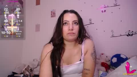 Snapshot of pearl_3 chatting on November 22, 5:34 pm Pearl online show from November 22, 5:34 pm