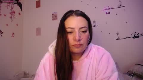 Snapshot of pearl_3 chatting on November 27, 4:25 am Pearl online show from November 27, 4:25 am