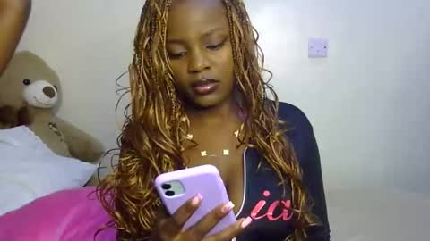 vel online show from February 11, 8:36 pm