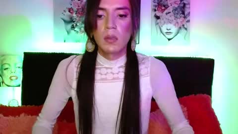 Snapshot of pearlatin chatting on February 4, 11:09 pm pearlatin online show from February 4, 11:09 pm