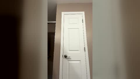 pebbles198921 online show from June 24, 7:07 am