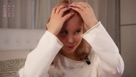 Lily online show from April 23, 3:19 am