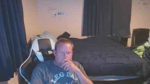 Snapshot of pecker40 chatting on February 23, 3:56 am pecker40 online show from February 23, 3:56 am