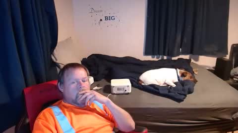 Snapshot of pecker40 chatting on December 13, 10:37 pm pecker40 online show from December 13, 10:37 pm