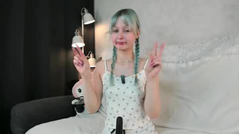 Snapshot of peek_in_my_window chatting on September 9, 2:11 am tony online show from September 9, 2:11 am