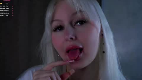 Snapshot of peek_in_my_window chatting on October 4, 2:09 am tony online show from October 4, 2:09 am