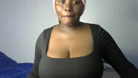 Snapshot of peekyshams chatting on May 1, 7:29 pm peekyshams online show from May 1, 7:29 pm