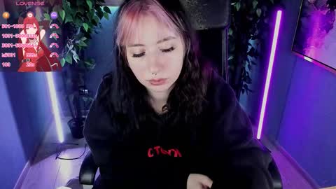 peggymcdean online show from October 31, 5:19 am