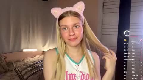 Snapshot of peggymeggy chatting on October 22, 7:02 pm Mary online show from October 22, 7:02 pm