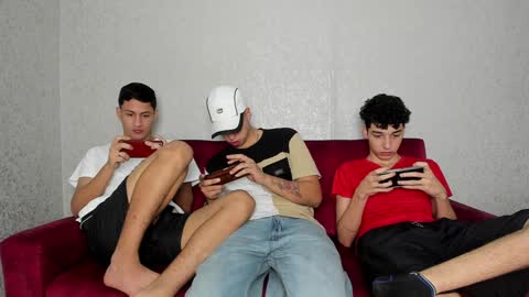 CAIN-19  ALLEN-18 RONALD-18 AUSTIN-18 MOD DANTE online show from December 28, 3:26 am