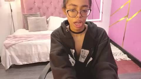 peneelopeecute online show from February 5, 8:46 pm