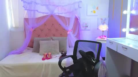 peneelopeecute online show from March 22, 9:51 pm