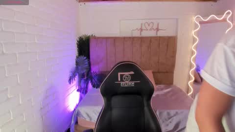 penelope online show from November 9, 3:05 am