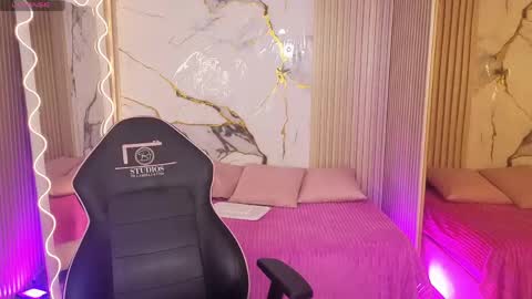 penelope online show from April 15, 4:52 am