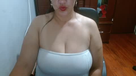 Snapshot of penelopefuckass chatting on October 18, 12:24 am penelopefuckass online show from October 18, 12:24 am
