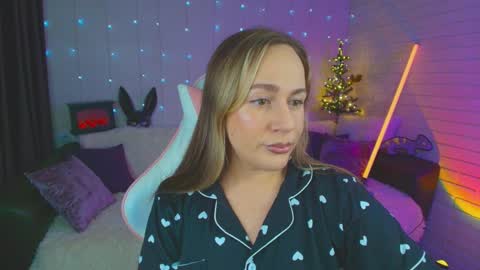 Dia  online show from December 25, 11:42 pm